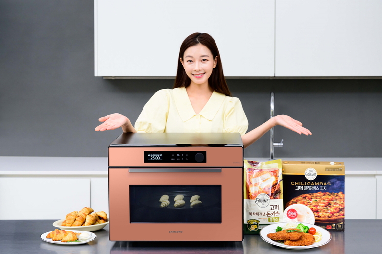 삼성전자는 비스포크 오븐에 카메라 식품 인식 기능을 탑재했다고 밝혔다. 사진|삼성전자