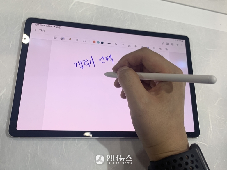 삼성전자가 갤럭시 언팩서 공개한 갤럭시 S9 탭 제품. 사진|권용희 기자