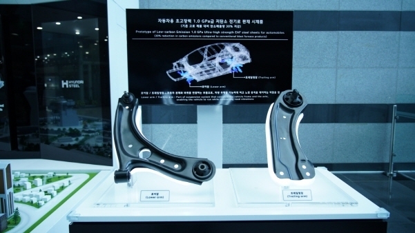 현대제철의 자동차용 초고장력 1.0GPa급 저탄소 전기로 판재 시제품. 사진|현대제철