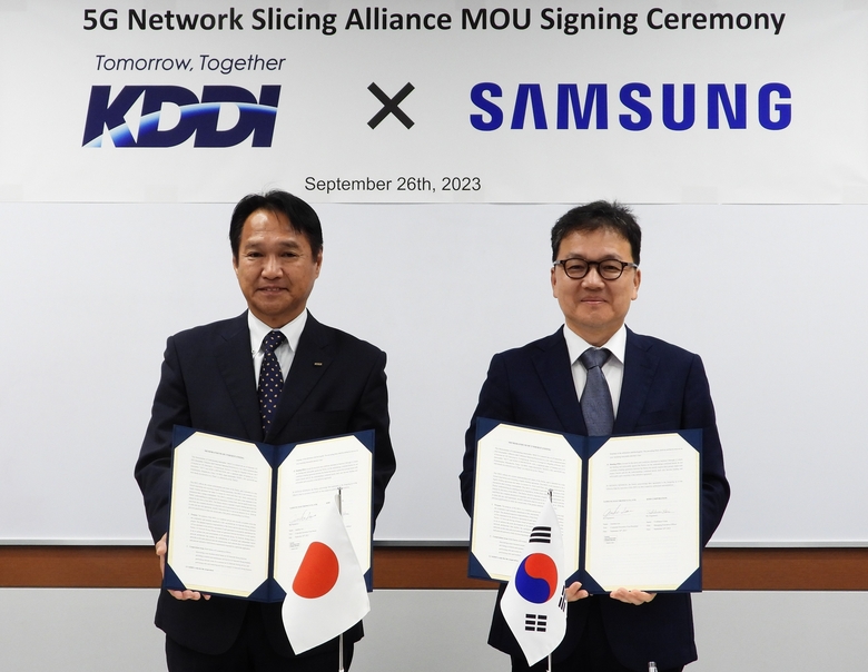 삼성전자가 일본 이동통신사업자 KDDI와 5G 네트워크 슬라이싱 기술 발전을 위한 업무 협약을 체결했다. 왼쪽부터 요카이 토시카즈 KDDI 기술총괄본부 부총괄본부장 겸 CNO, 이준희 삼성전자 네트워크사업부 전략마케팅팀장(부사장). 사진|삼성전자