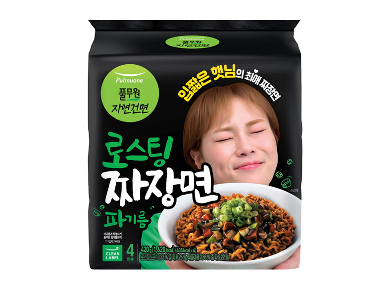 풀무원, 자연건면 로스팅 짜장면 모델로 입짧은햇님 발탁. 이미지ㅣ풀무원