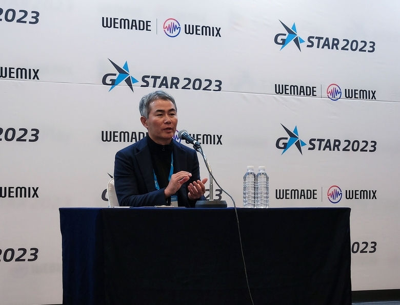 장현국 위메이드 대표가 지스타 2023서 간담회를 진행하고 있다. 사진|연합뉴스