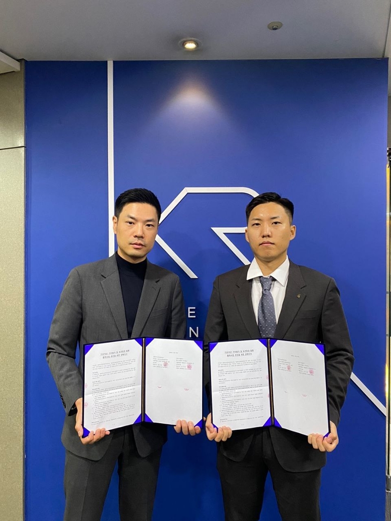 좌측부터 유익재 한국기업평가 PF2 실장, 우 최영인 블레이드 Ent STO 사업본부장. 사진ㅣ블레이드 Ent