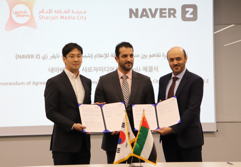 네이버제트는 UAE 샤르자 미디어 시티와 MOU를 체결했다. 왼쪽부터 네이버제트 강희석 사업총괄 리드, 셰이크 술탄 빈 아흐메드 빈 알 카시미 샤르자 부국왕, 칼리드 오마르 알 미드파 샤르자 미디어시티회장. 사진|네이버제트