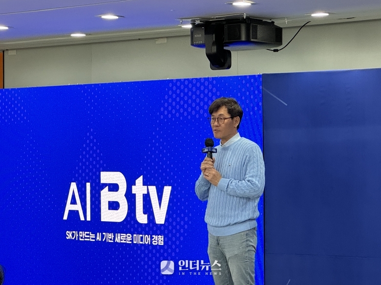 김성수 SK브로드밴드 커스터머 사업부장이 기자간담회를 진행하고 있다. 사진|인더뉴스