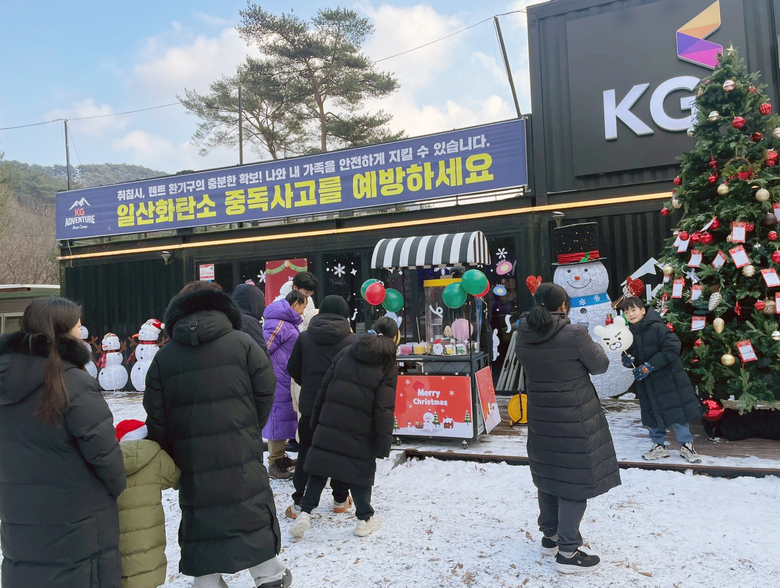 KG모빌리티가 동계 캠핑 시즌을 맞아 KGM 차량 보유 고객들을 대상으로 ‘2023 KGM 크리스마스 캠프’ 이벤트를 개최했다. 사진ㅣKG모빌리티