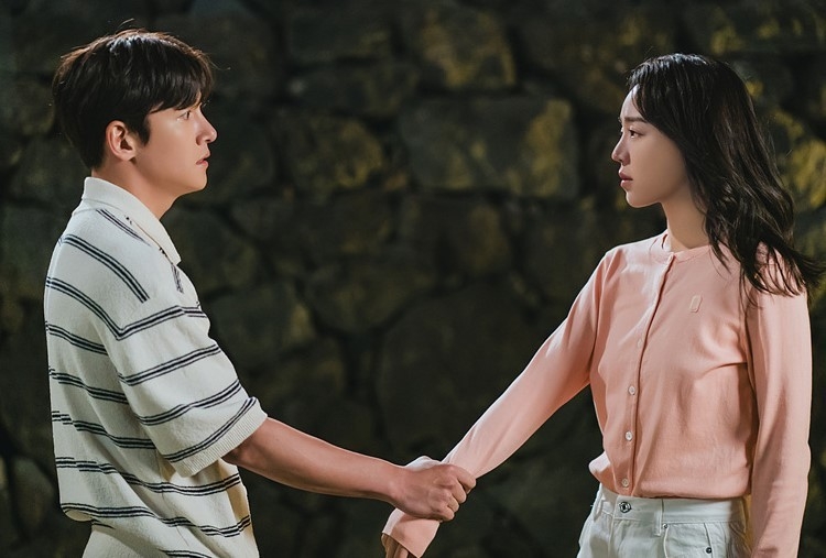 JTBC 드라마 '웰컴투 삼달리'의 남자주인공 조용필과 여자주인공 조삼달. 사진|JTBC