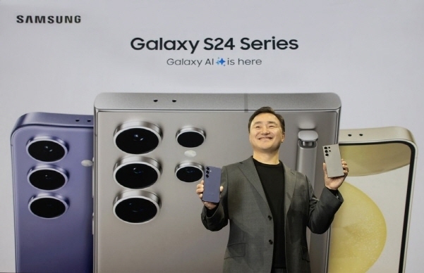 17일(현지시간) 미국 새너제이에 위치한 SAP센터에서 개최된 ‘갤럭시 언팩 2024(Galaxy Unpacked 2024)’ 행사에서 ‘갤럭시 S24 시리즈’를 소개하는 삼성전자 MX사업부장 노태문 사장. 사진|삼성전자