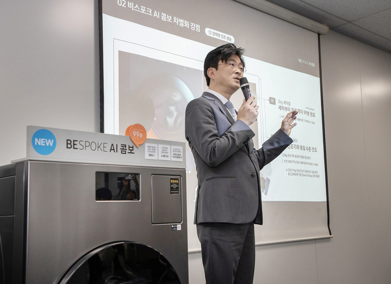 11일 서울 중구 삼성전자 기자실에서 '비스포크 AI 콤보'에 대한 브리핑 중인 이무형 삼성전자 DA사업부 CX팀장부사장. 사진|삼성전자