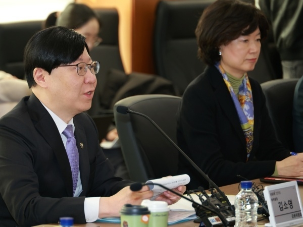 김소영 금융위원회 부위원장이 14일 한국거래소에서 열린 '기업 밸류업 지원방안 관련 기관투자자 간담회'를 주재하고 있다. 사진ㅣ금융위원회