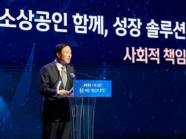 문동권 신한카드 사장이 지난 1월 열린 '2023 업적평가대회'에서 격려사하는 모습. 사진ㅣ신한카드