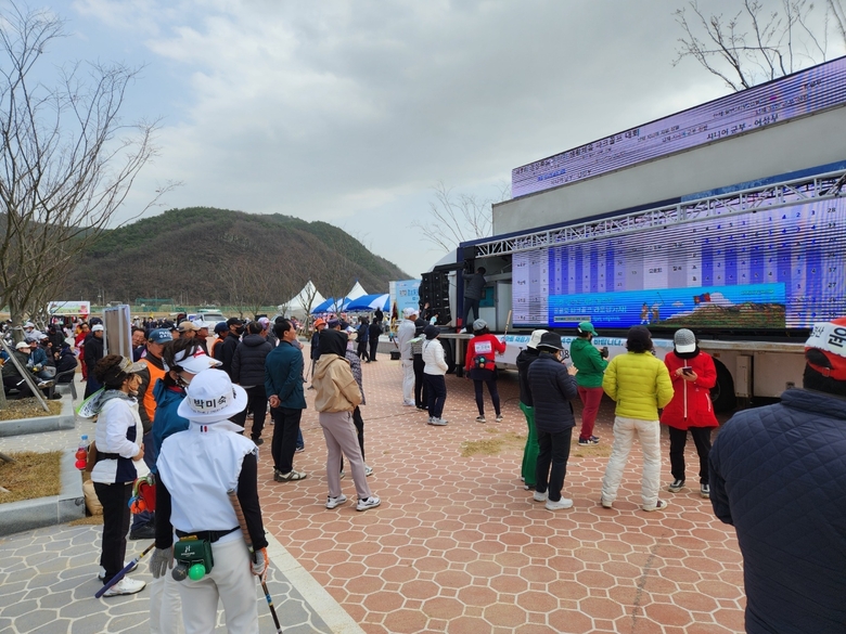 제7회 경상북도지사기 생활체육 파크골프 대회가 실시간 스코어링 시스템을 도입해 성황리에 치러졌다.