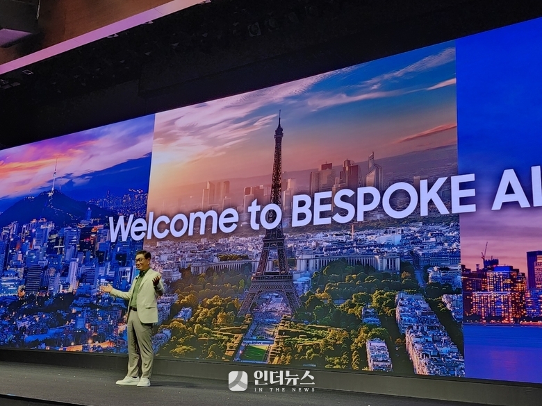 3일 신제품 론칭 미디어데이 '웰컴 투 비스포크 AI(Welcome to BESPOKE AI)'에서 발언하는 한종희 삼성전자 DX부문장 부회장. 사진|인더뉴스