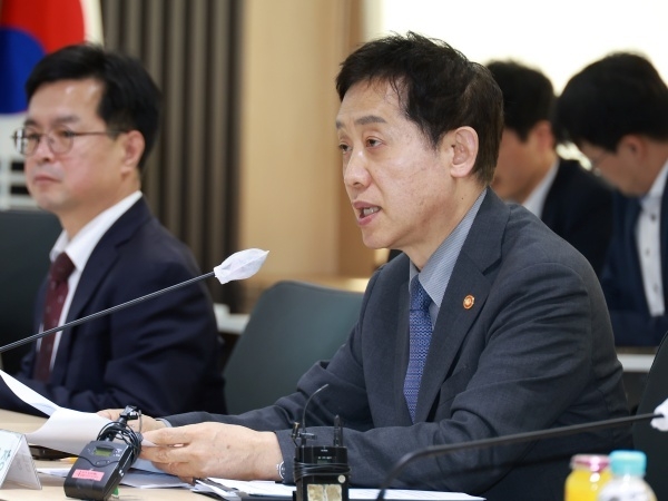 김주현 금융위원장이 22일 여의도 중소기업중앙회 혁신룸에서 열린 '중소기업금융애로점검협의체' 킥오프 회의를 주재하고 있다. 사진ㅣ금융위원회
