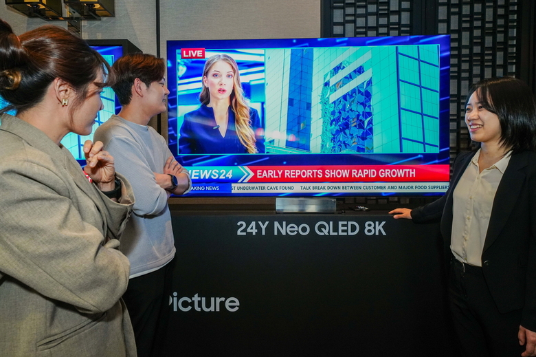 태국 방콕 '2024 동남아 테크세미나'에 전시된 삼성전자 '2024년형 Neo QLED 8K' 신제품. 사진|삼성전자