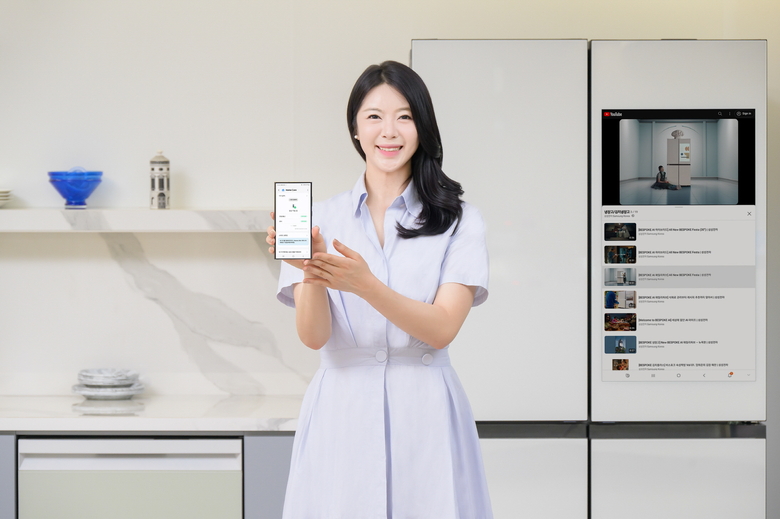 '스마트 포워드'를 소개하고 있는 삼성전자 모델. 사진|삼성전자