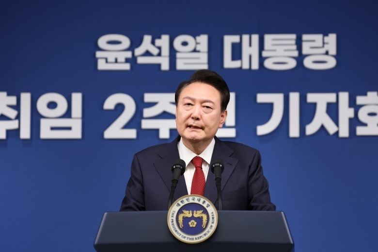 윤석열 대통령이 9일 오전 서울 용산 대통령실에서 '윤석열 정부 2년 국민보고 및 기자회견'을 진행하고 있다. 사진ㅣ연합뉴스
