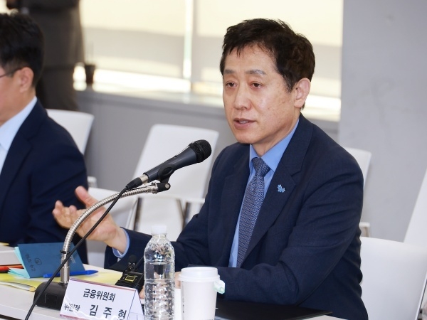 김주현 금융위원장이 16일 열린 벤처기업 현장간담회를 주재하고 있다. 사진ㅣ금융위원회