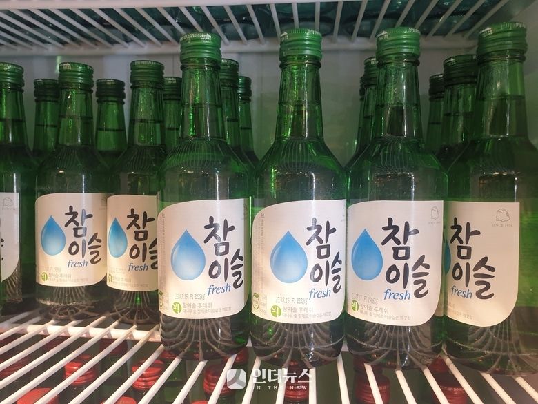 식약처 조사 결과 참이슬 후레쉬 제조 과정 중 경우 등 기타 물질이 혼입됐을 가능성은 적은 것으로 나타났습니다. 사진ㅣ하이트진로