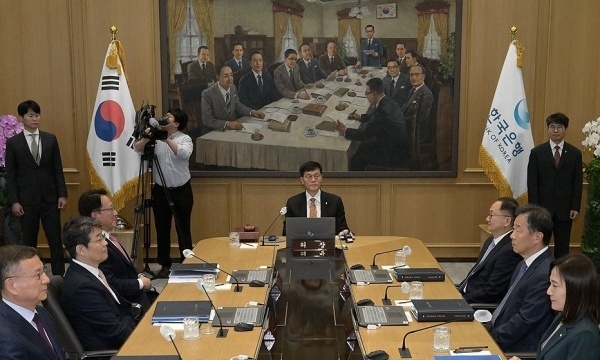 이창용 한국은행 총재가 23일 열린 금융통화위원회를 주재하고 있다. 사진ㅣ연합뉴스