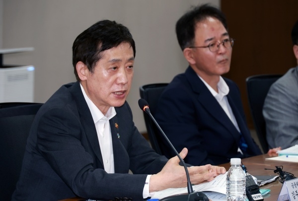 김주현 금융위원장이 20일 중앙서민금융통합지원센터에서 열린 금융·통신 취약계층 재기지원 방안 시행 간담회에서 발언하고 있다. 사진ㅣ금융위원회