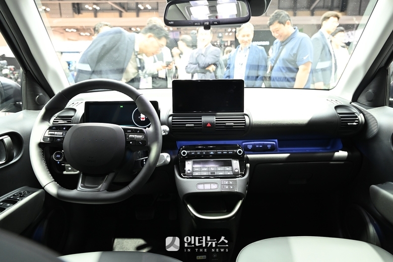 현대자동차 경형 전기 SUV ‘캐스퍼 일렉트릭’ 운전석 및 동승석 내부. 사진ㅣ홍승표 기자