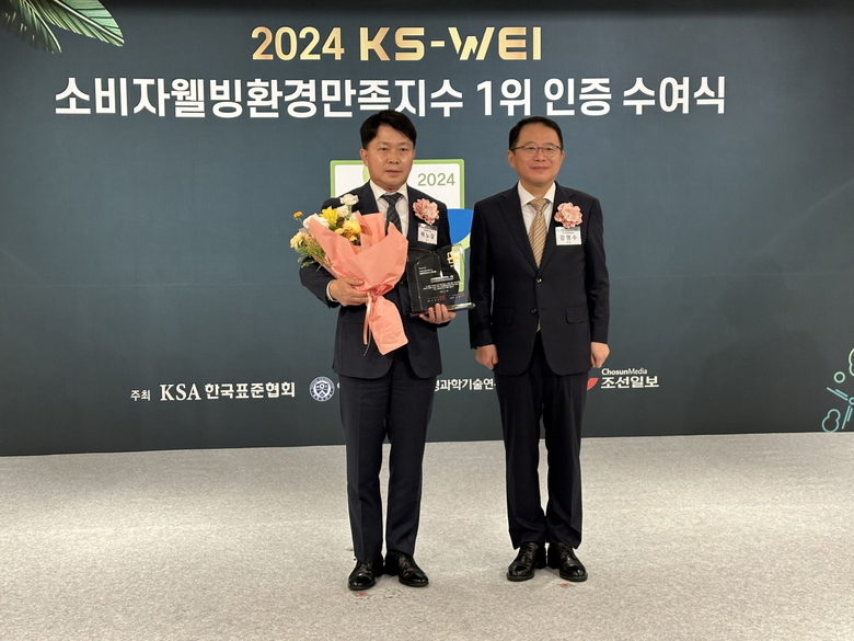 (왼쪽부터) 박노길 일동후디스 이사, 강명수 한국표준협회 회장. 사진ㅣ일동후디스