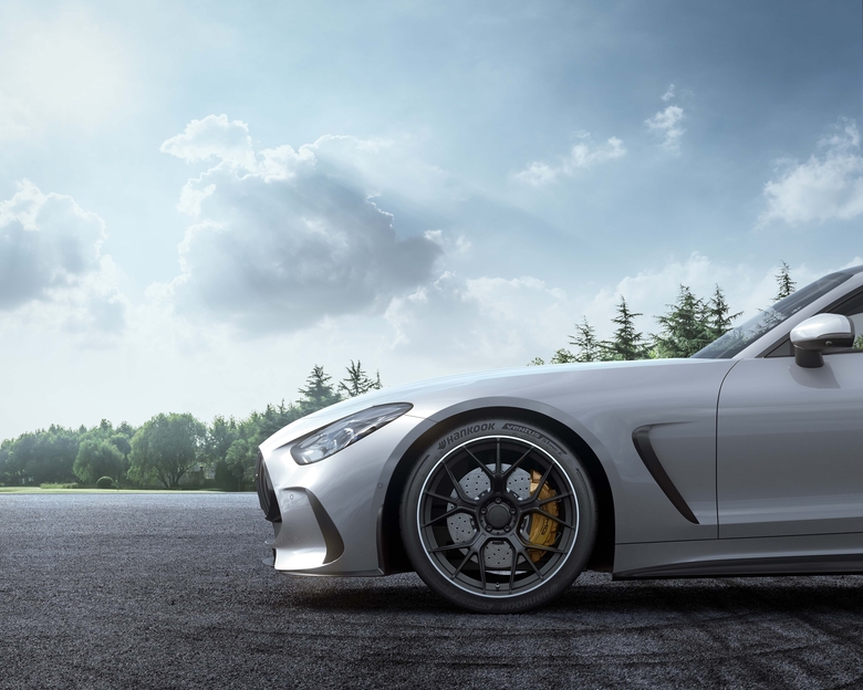 한국타이어앤테크놀로지가 ‘메르세데스-AMG GT 쿠페’에 ‘벤투스 S1 에보 Z’를 신차용 타이어로 공급한다. 사진ㅣ한국타이어앤테크놀로지