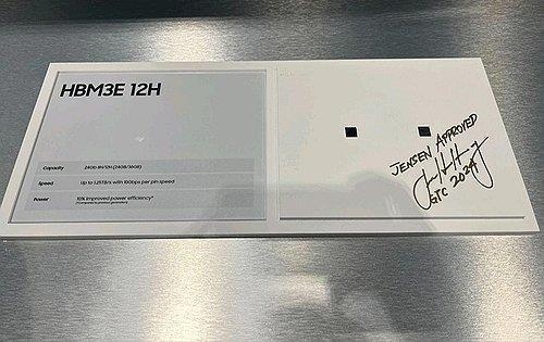 <strong>젠슨 황 CEO가 삼성 HBM3E에 남긴 사인. 사진|한진만 삼성전자 부사장 SNS 캡처</strong>
