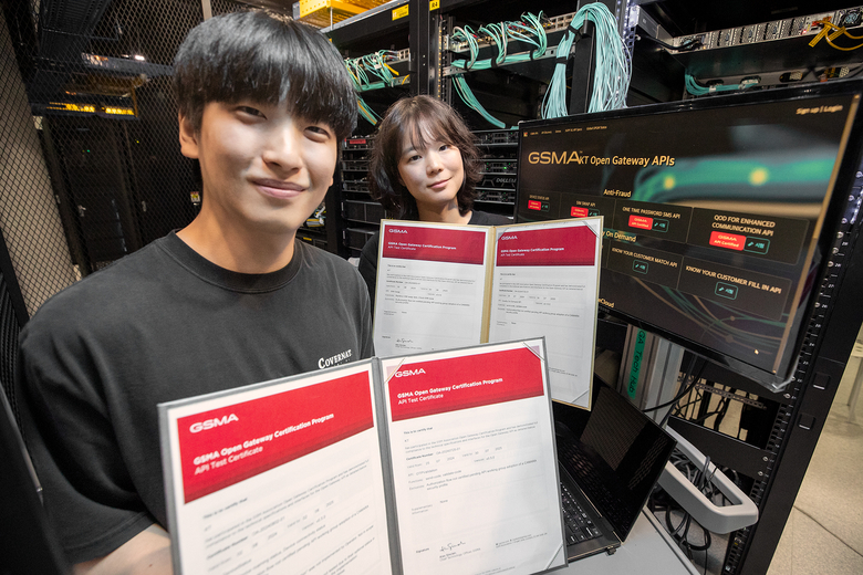 국내 최초로 GSMA의 오픈 게이트웨이 인증 프로그램에서 공식 인증을 획득한 KT. 사진|KT