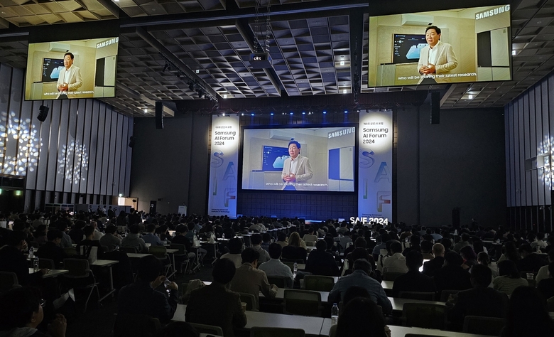 '삼성 AI 포럼 2024'에서 개회사를 하고 있는 한종희 삼성전자 대표이사 부회장. 사진ㅣ삼성전자