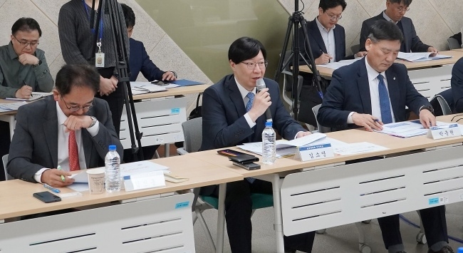 김소영 금융위원회 부위원장(가운데)이 5일 여의도 금융보안교육센터에서 열린 'H지수 기초 ELS 대책 마련 공개세미나'에서 발언하고 있다. 사진ㅣ금융위원회