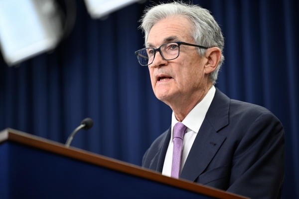 제롬 파월 미 연준 의장이 7일(현지시간) 연방공개시장위원회(FOMC) 결과를 설명하며 취재진 질의에 답하고 있다. 사진ㅣ연준 홈페이지