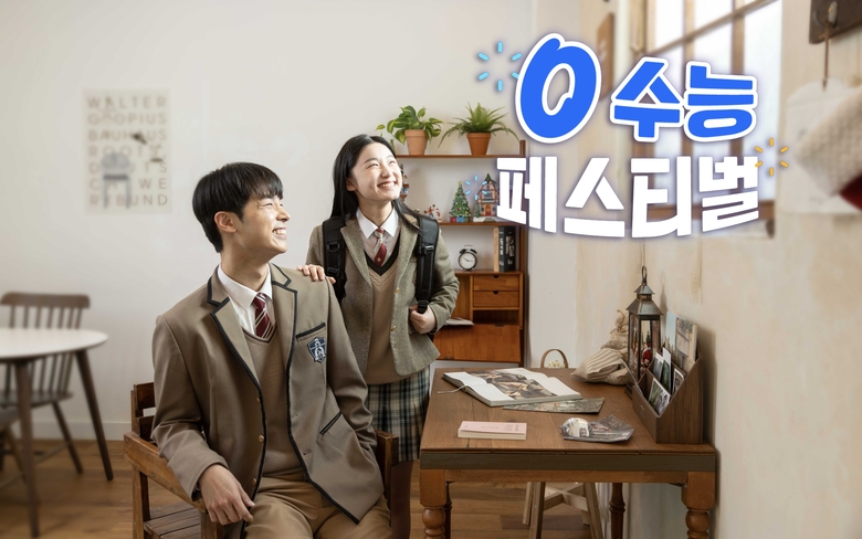 SKT 홍보모델들이 수능 이벤트를 소개하는 모습. 사진|SKT