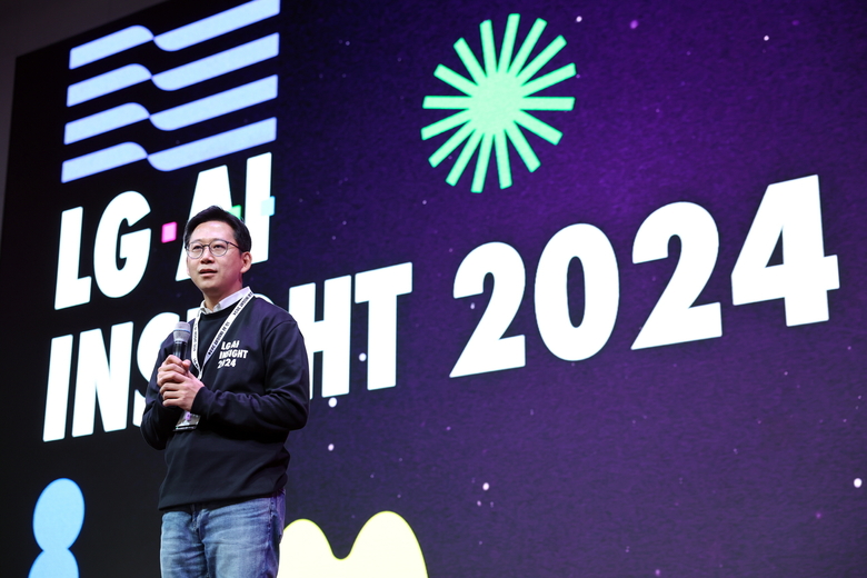 지난 11월 열린 LG AI 인사이트(Insight) 2024에서 한 해 동안의 연구 성과를 발표하고 있는 배경훈 LG AI연구원장. 사진ㅣLG전자