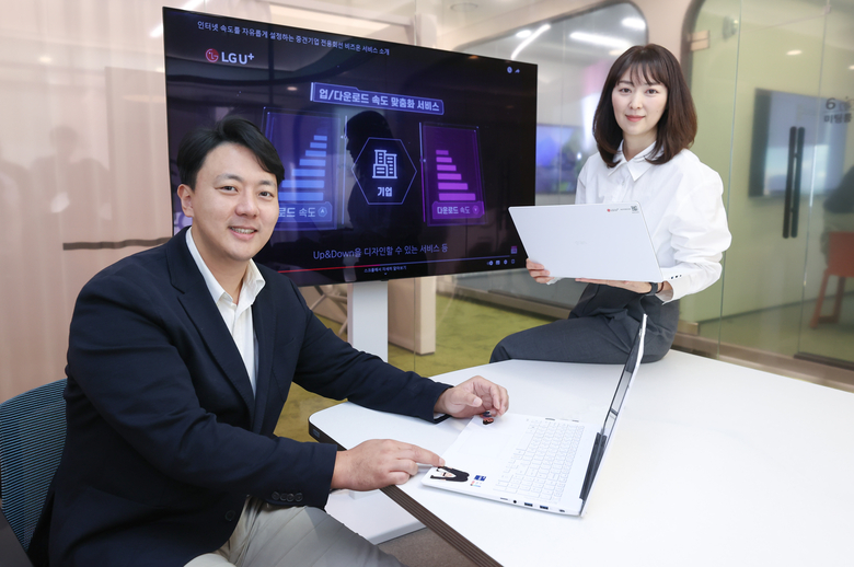 비즈온을 소개하는 LG유플러스 직원들. 사진ㅣLG유플러스