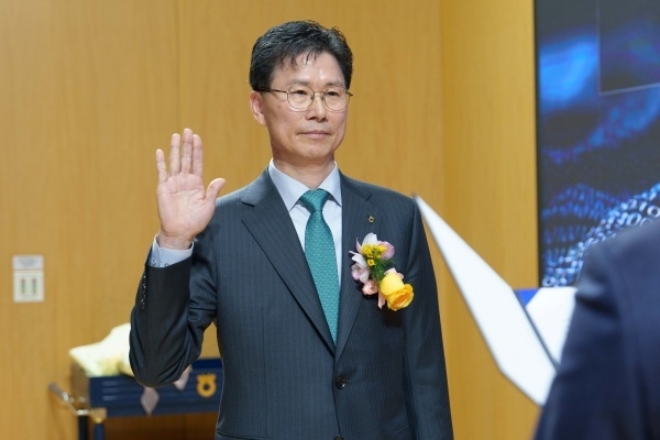 강태영 신임 NH농협은행장이 3일 서대문 본사에서 금융사고 예방 실천 서약식을 하고 있다. 사진ㅣNH농협은행