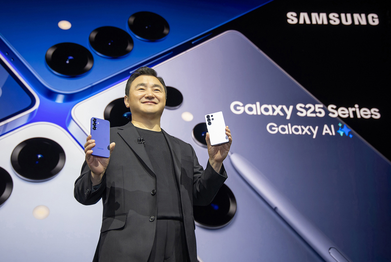 미국 새너제이에 위치한 SAP센터에서 개최된 '갤럭시 언팩 2025' 행사에서 '갤럭시 S25 시리즈'를 공개하고 있는 노태문 삼성전자 MX사업부장 사장. 사진ㅣ삼성전자