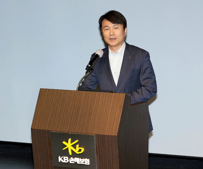 구본욱 KB손해보험 사장이 고객중심경영 실천 다짐 발대식에서 발언하고 있다. 사진|KB손해보험