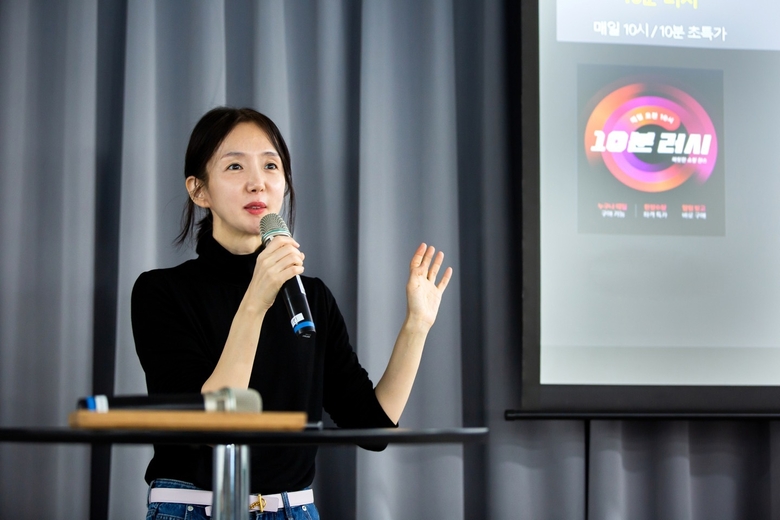 안정은 11번가 사장이 19일 구성원 대상 타운홀 미팅에서 연간 EBITDA 흑자 달성 계획을 발표하고 있다. 사진|11번가