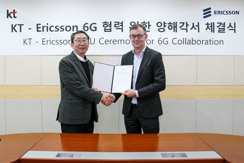 (왼쪽부터) 이종식 KT 미래네트워크연구소장 전무, 울프 라이딘 에릭슨 6G&SW 제품 부문장. 사진ㅣKT 