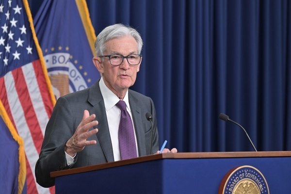 제롬 파월 미 연준 의장이 19일(현지시간) 연방공개시장위원회(FOMC) 결과를 설명하며 취재진 질의에 답하고 있다. 사진ㅣ연준 홈페이지