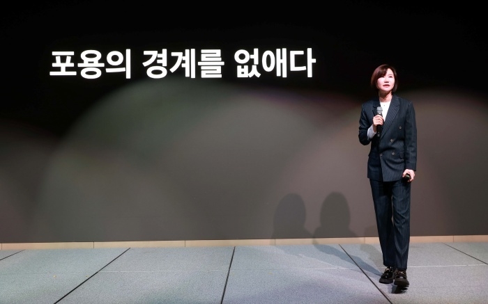 이은미 토스뱅크 대표가 16일 열린 기자간담회에서 중장기전략을 발표하고 있다. 사진ㅣ토스뱅크