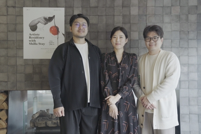 왼쪽부터 이진석, 이슬아, 김판묵 작가. 사진/ 신라스테이