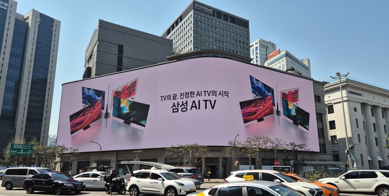 서울 신세계 백화점에서 진행하는 '삼성 비전 AI' 옥외광고 모습. 사진ㅣ삼성전자