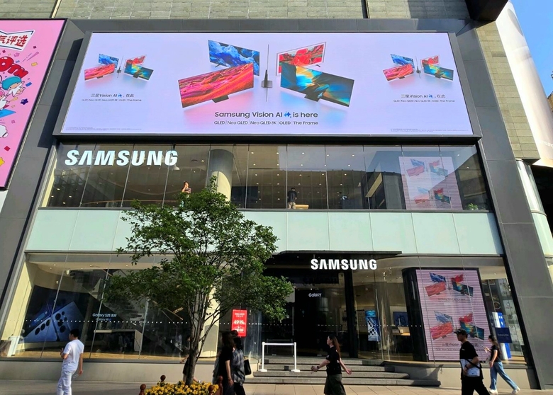 중국 상해 홍이 인터내셔널 플라자에서 진행하는 '삼성 비전 AI' 옥외광고 모습. 사진ㅣ삼성전자