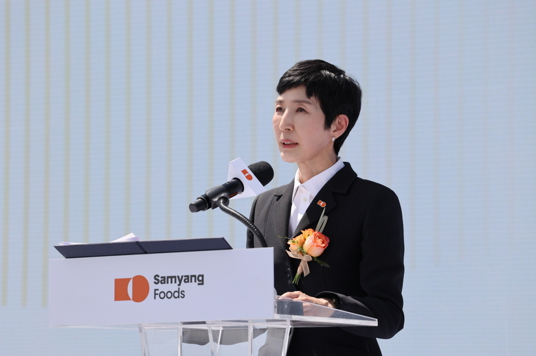 11일 삼양식품 밀양 제2공장 준공식에서 기념사하는 김정수 부회장. 사진ㅣ삼양식품