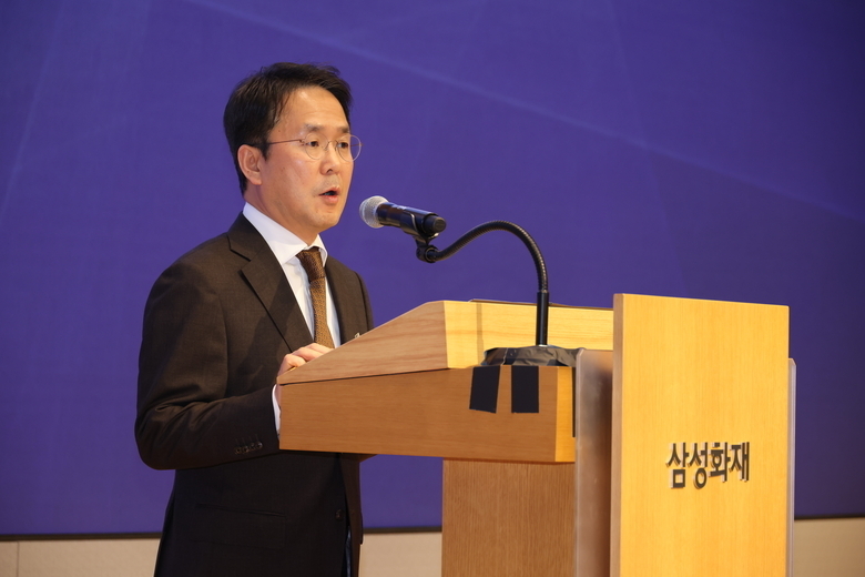 이문화 삼성화재 사장이 지난 1월 열린 '제73주년 창립기념식'에서 기업 아이덴티티를 발표하고 있다. 사진ㅣ삼성화재