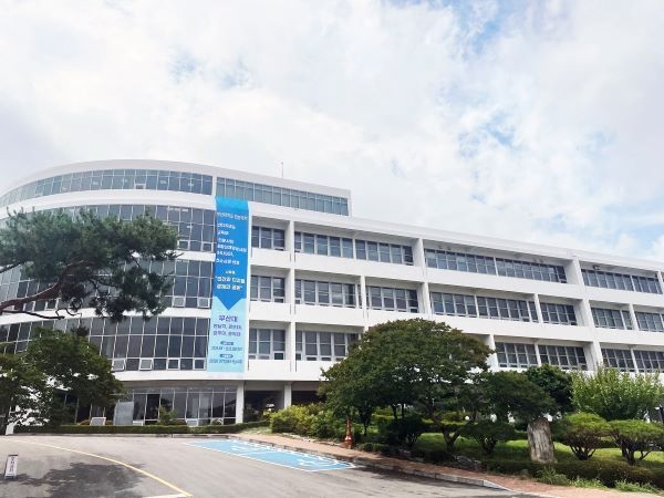 부산대 인문관 전경. 사진ㅣ부산대학교