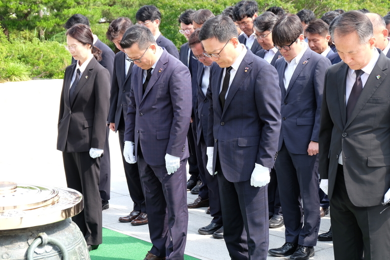 한화 방산 3사, 6∙25 75주년 맞아 현충원 공동 참배